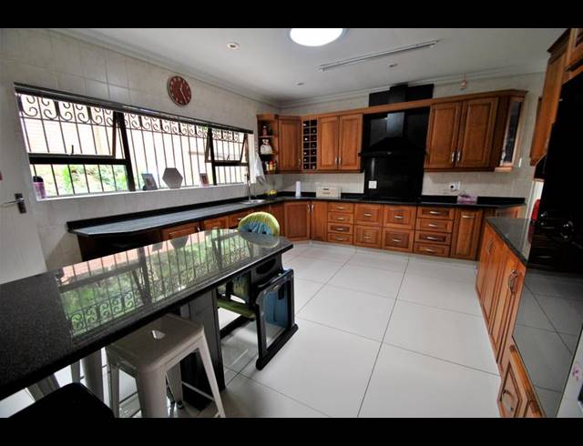 4 BEDROOM HOUSE FOR SALE IN GLENVISTA